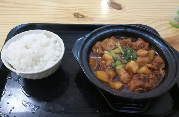 中腾黄焖鸡米饭
