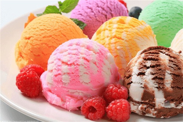 可爱雪冰淇淋