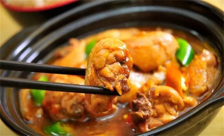 泉聚阁黄焖鸡米饭